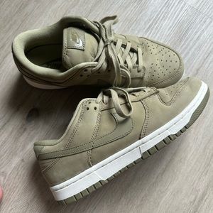 Nike women’s dunks. Green size 8.